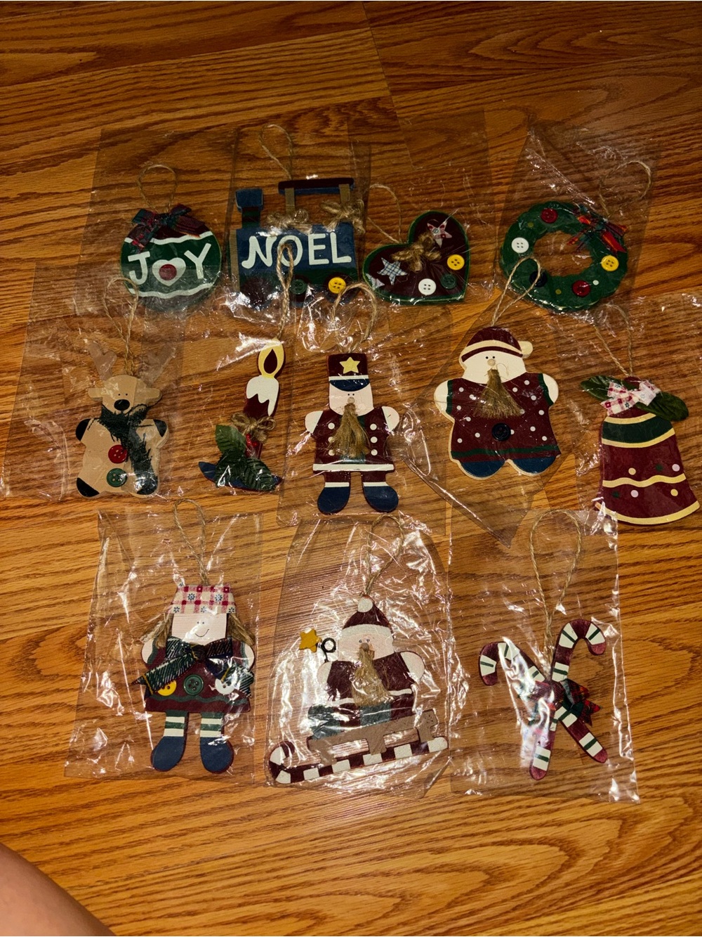 Bundle of 12 wooden ornaments
